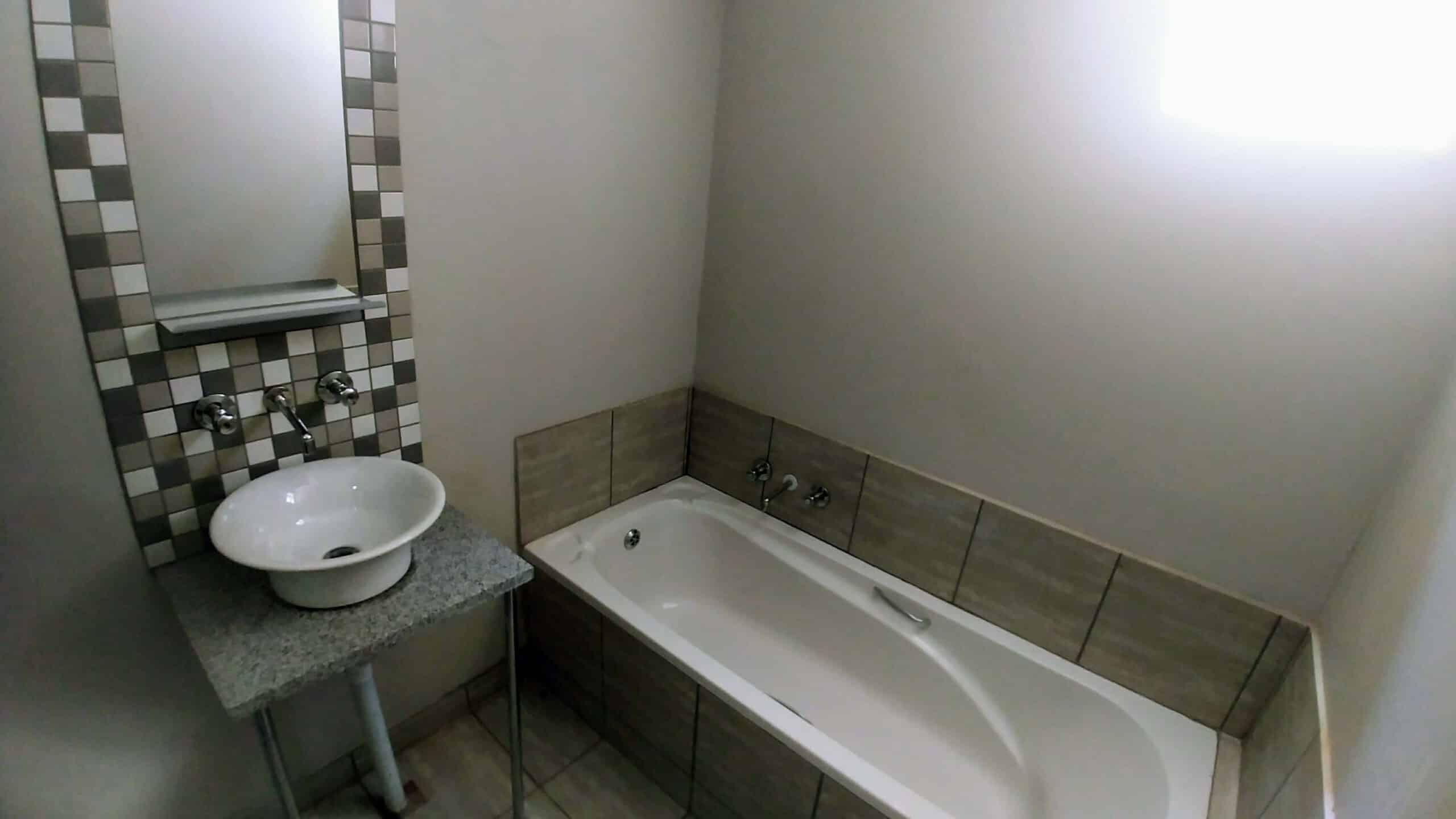 Colorado - 3 Bedroom - Bathroom 2
