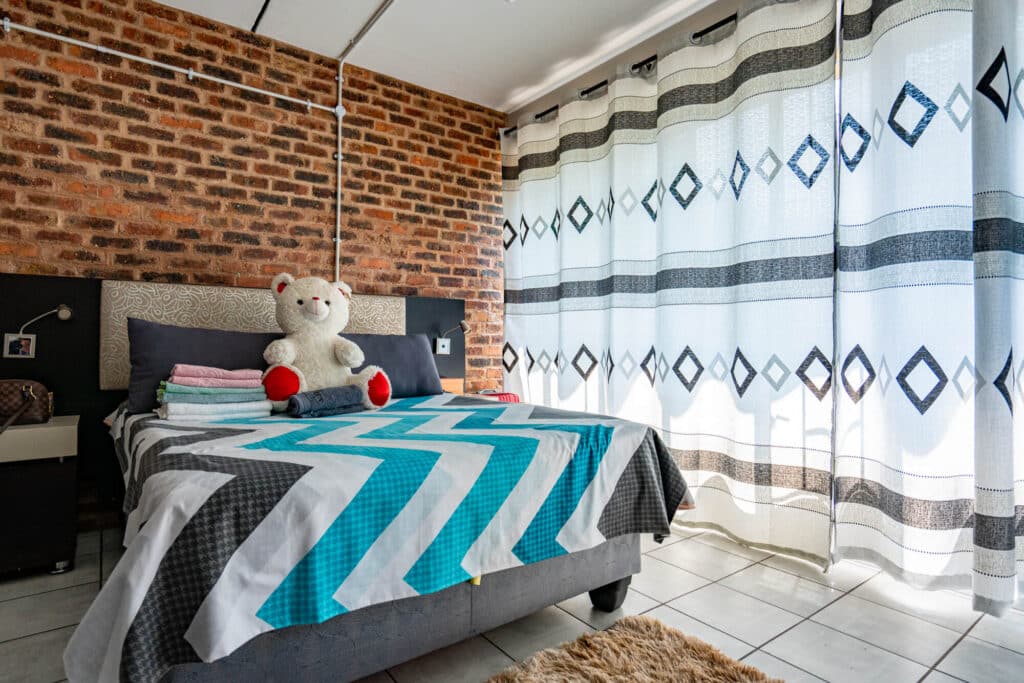 Ingrams Corner - Occupied Bedroom