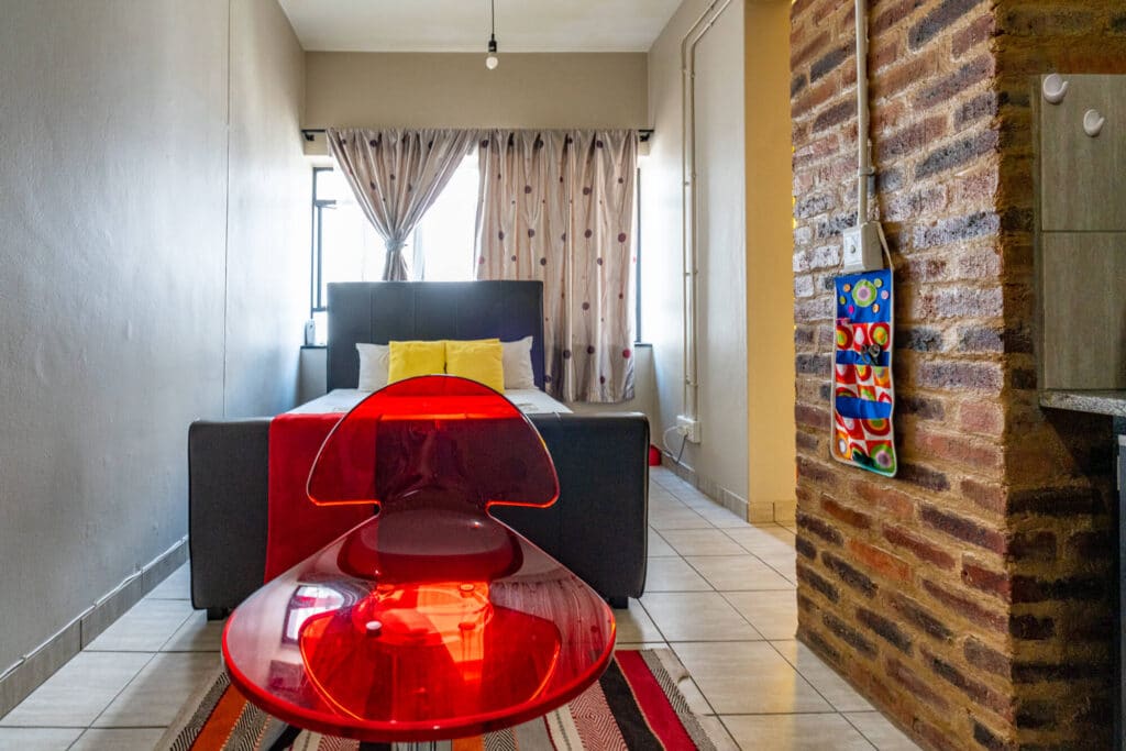 Palstate House - Occupied Bachelor